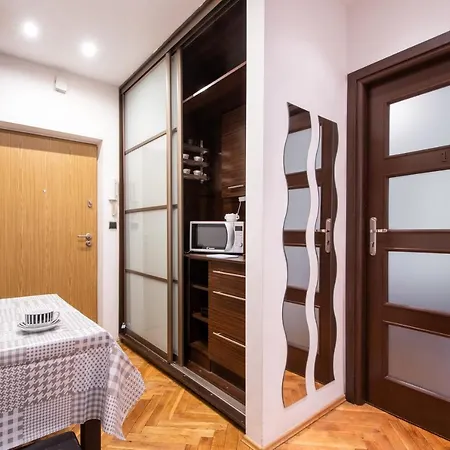 404 Obrzezna Mokotow ホームステイ *